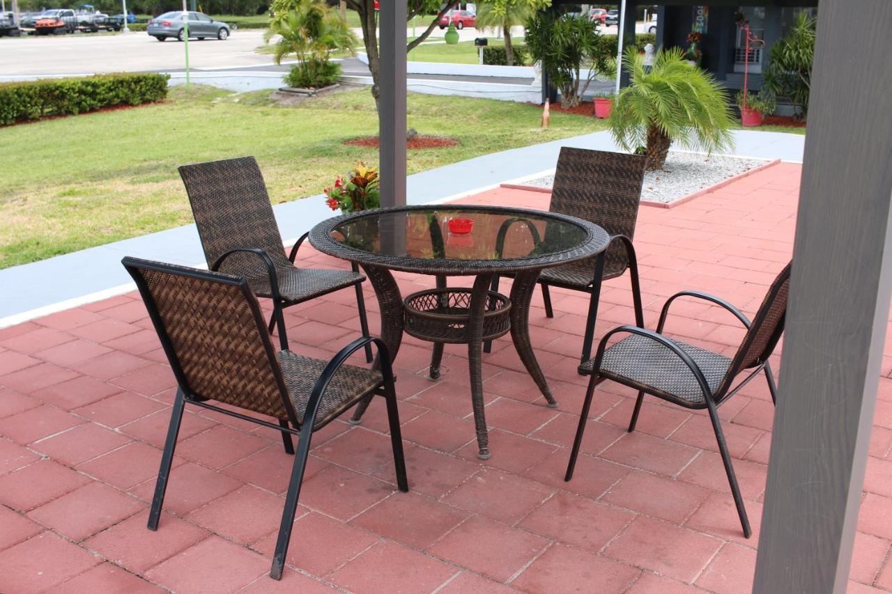 Travel Inn Fort Pierce Exterior photo